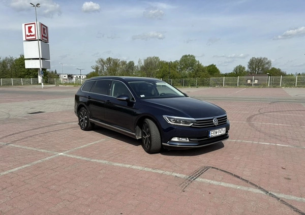 Volkswagen Passat cena 52900 przebieg: 266000, rok produkcji 2016 z Miechów małe 436